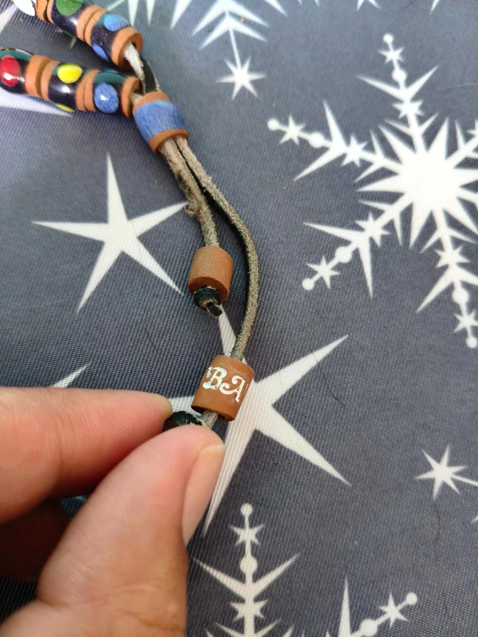 Pulsera artesanal multicolor con piezas de barro/cerámica "Cuba" – photo 4